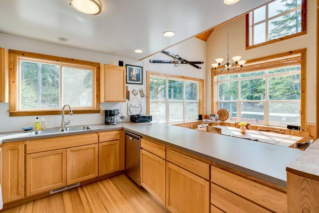 Hot Tub Cool Views: Roaring Creek Cabin Leavenworth Buitenkant foto