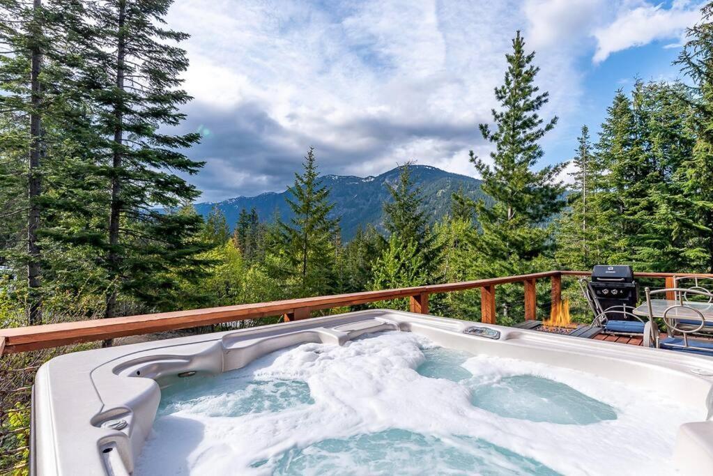 Hot Tub Cool Views: Roaring Creek Cabin Leavenworth Buitenkant foto